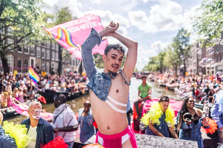 Pink Nieuw-West deed mee aan Pride Canal Parade